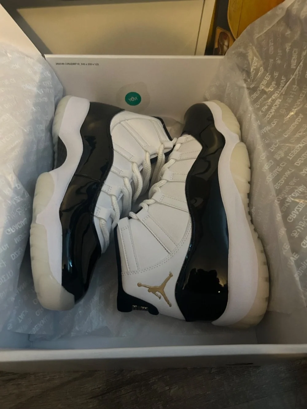 Air Jordan 11 gratitude men’s size 10